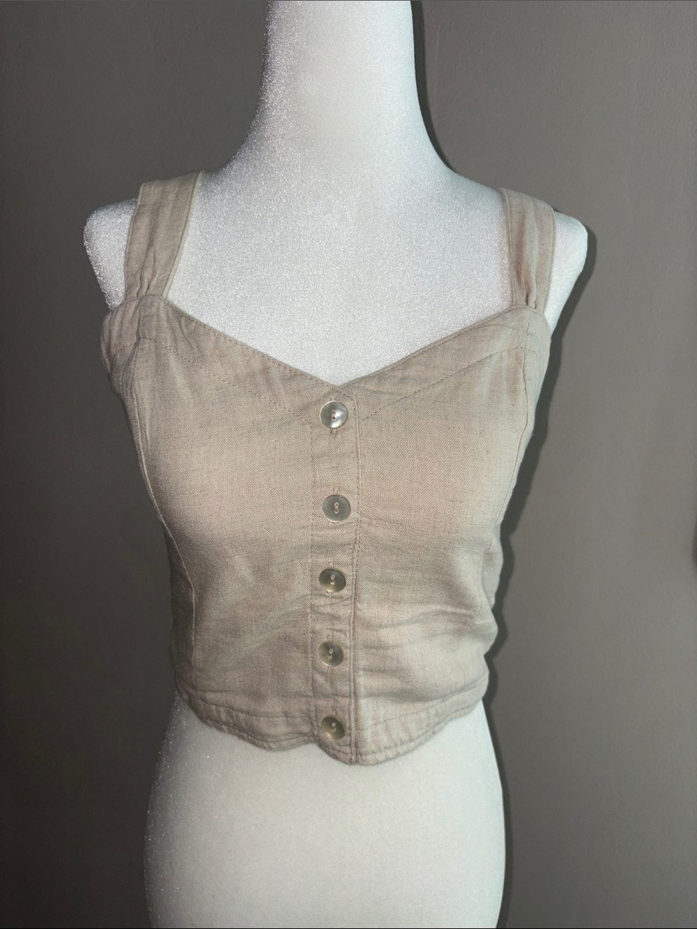 Abercrombie & Fitch - Sleeveless Button-Front Top in Oatmeal